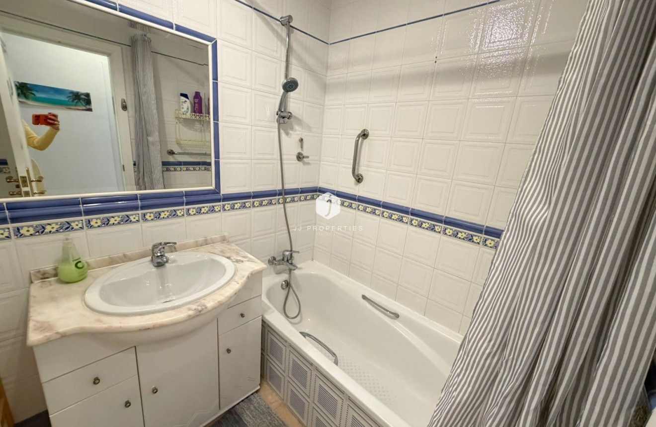 Resale - Chalet -
Orihuela Costa - Playa Flamenca