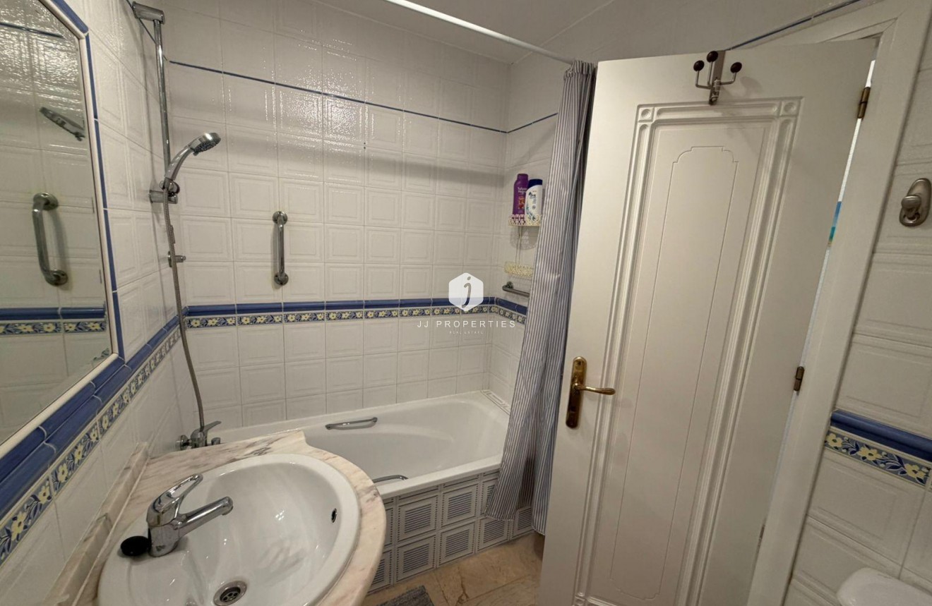 Resale - Chalet -
Orihuela Costa - Playa Flamenca