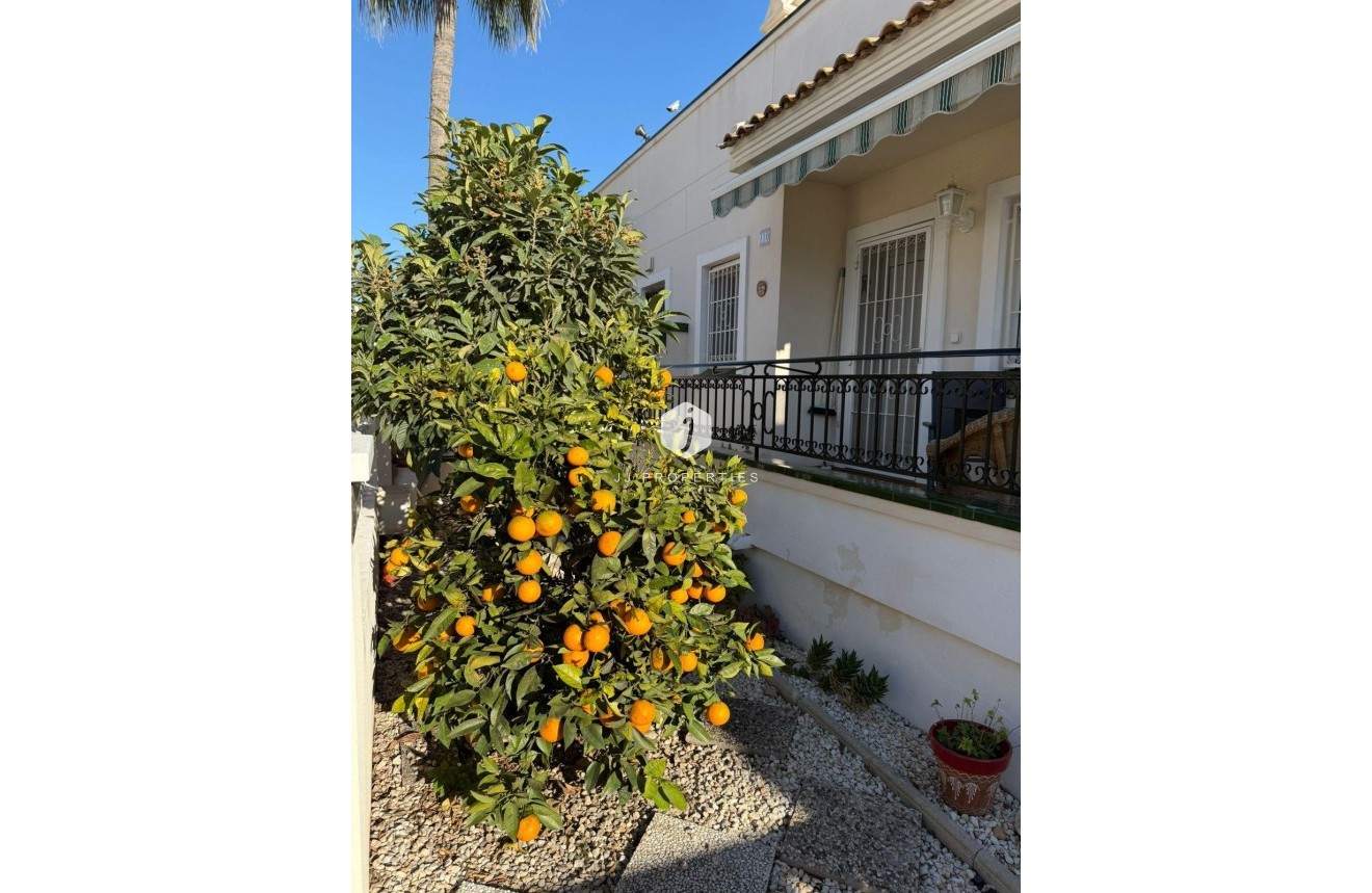 Resale - Chalet -
Orihuela Costa - Playa Flamenca