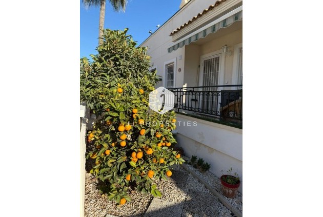 Resale - Chalet -
Orihuela Costa - Playa Flamenca