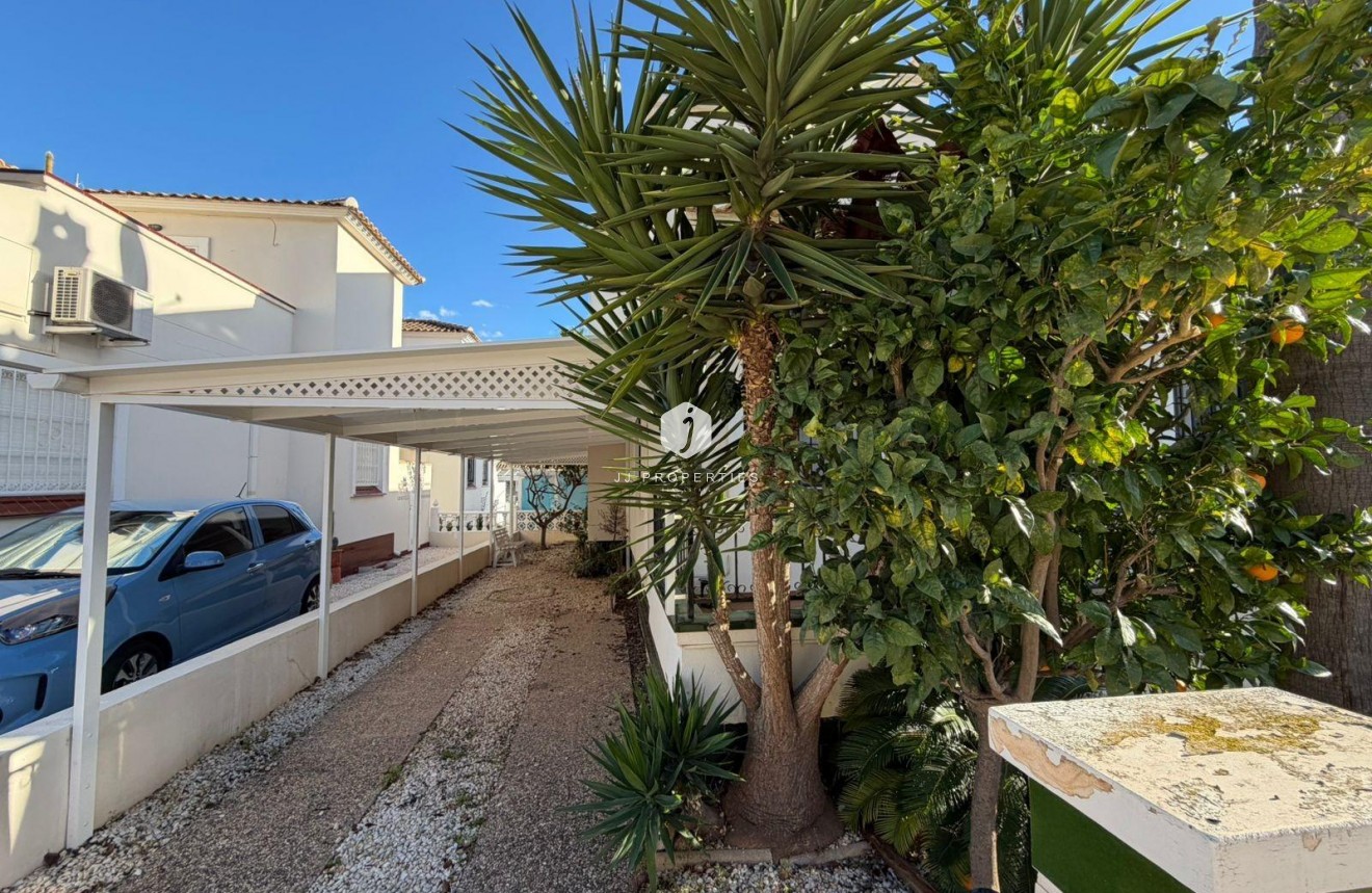 Resale - Chalet -
Orihuela Costa - Playa Flamenca