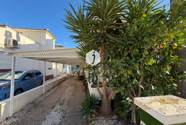 Resale - Chalet -
Orihuela Costa - Playa Flamenca