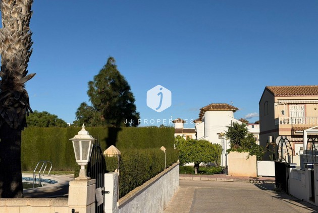 Resale - Chalet -
Orihuela Costa - Playa Flamenca