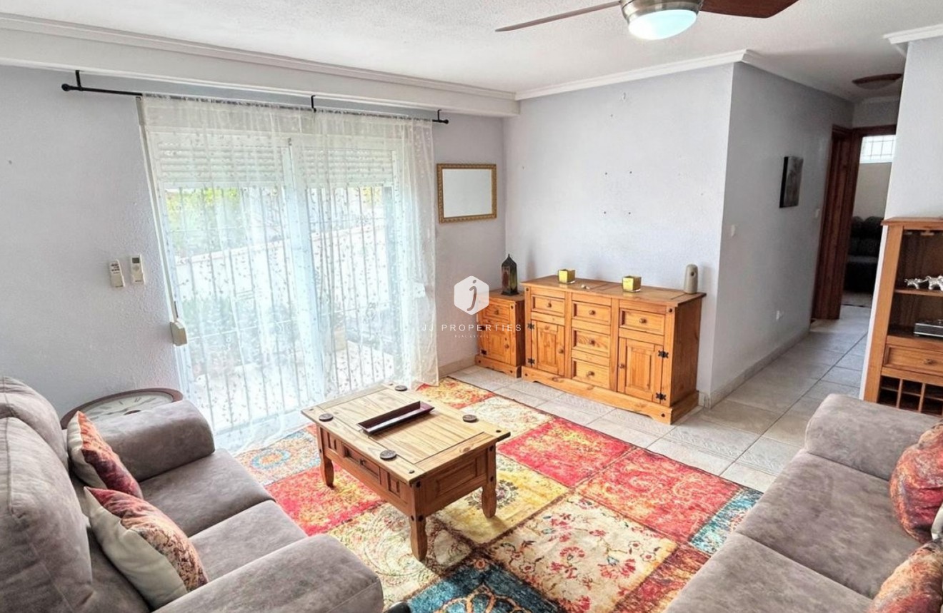 Resale - Chalet -
Orihuela Costa - Costa Blanca