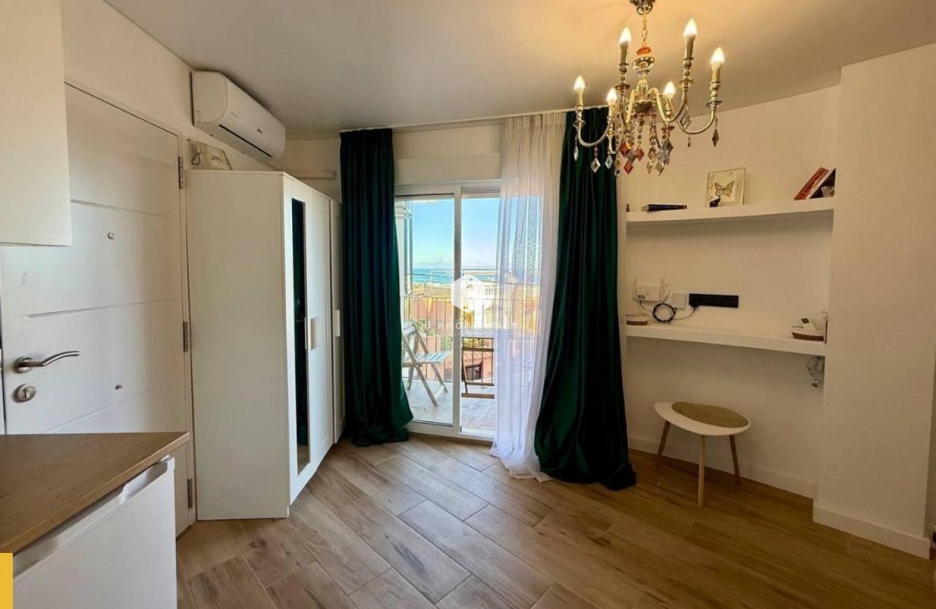 Resale - Apartment / flat -
Torrevieja - La Mata