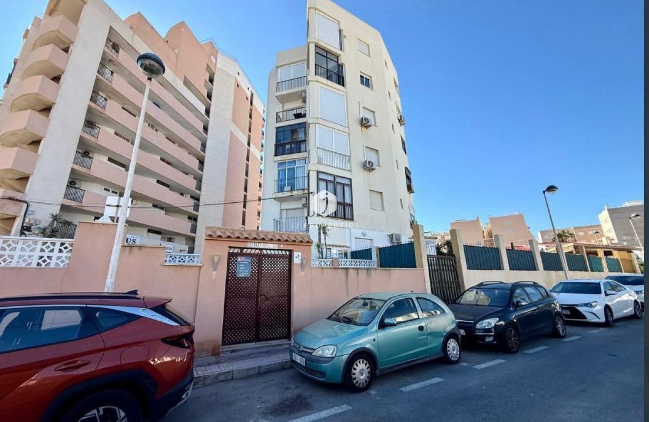 Resale - Apartment / flat -
Torrevieja - La Mata
