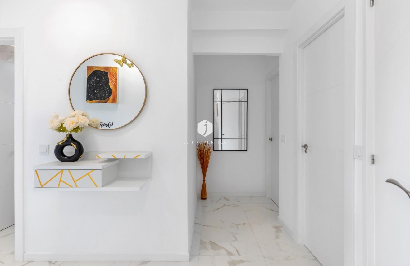 Resale - Apartment / flat -
Torrevieja - La Mata