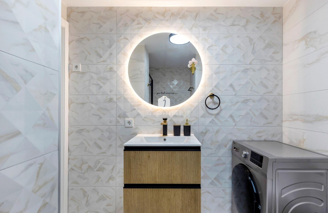 Resale - Apartment / flat -
Torrevieja - La Mata