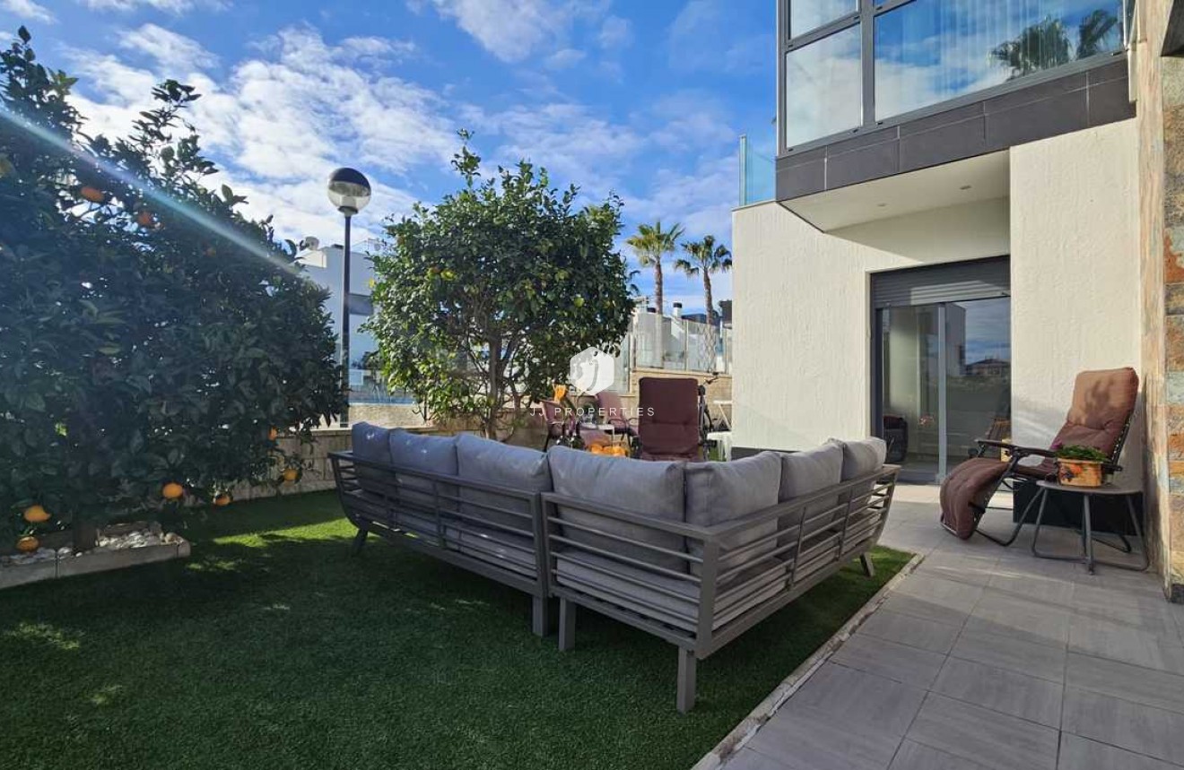 D'occasion - Villa -
Cabo Roig - Costa Blanca