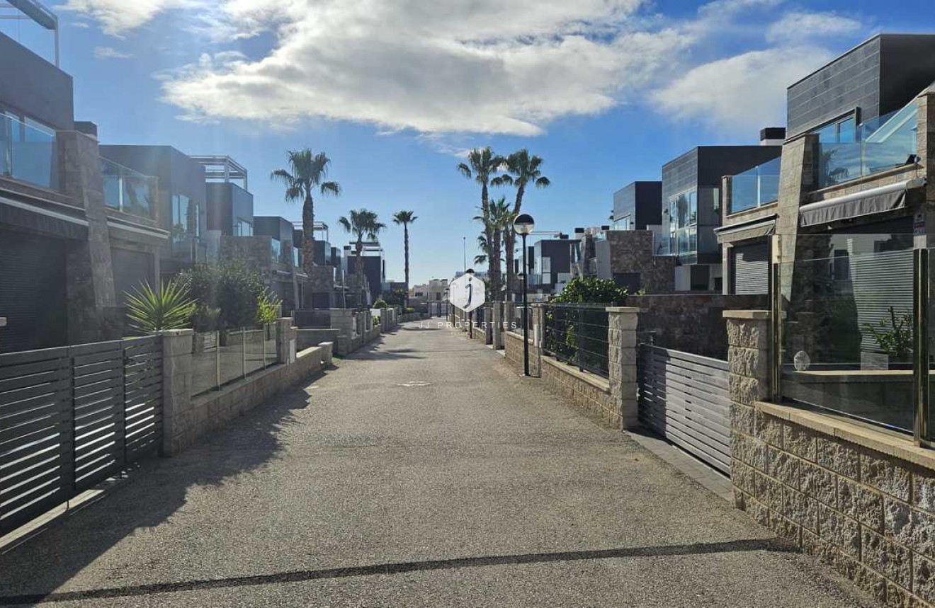 D'occasion - Villa -
Cabo Roig - Costa Blanca