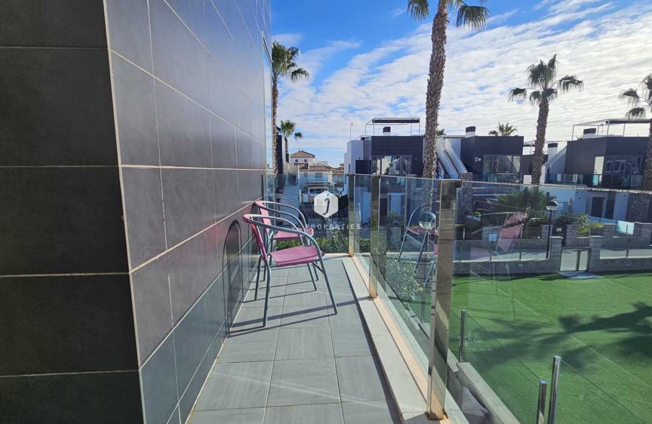 D'occasion - Villa -
Cabo Roig - Costa Blanca