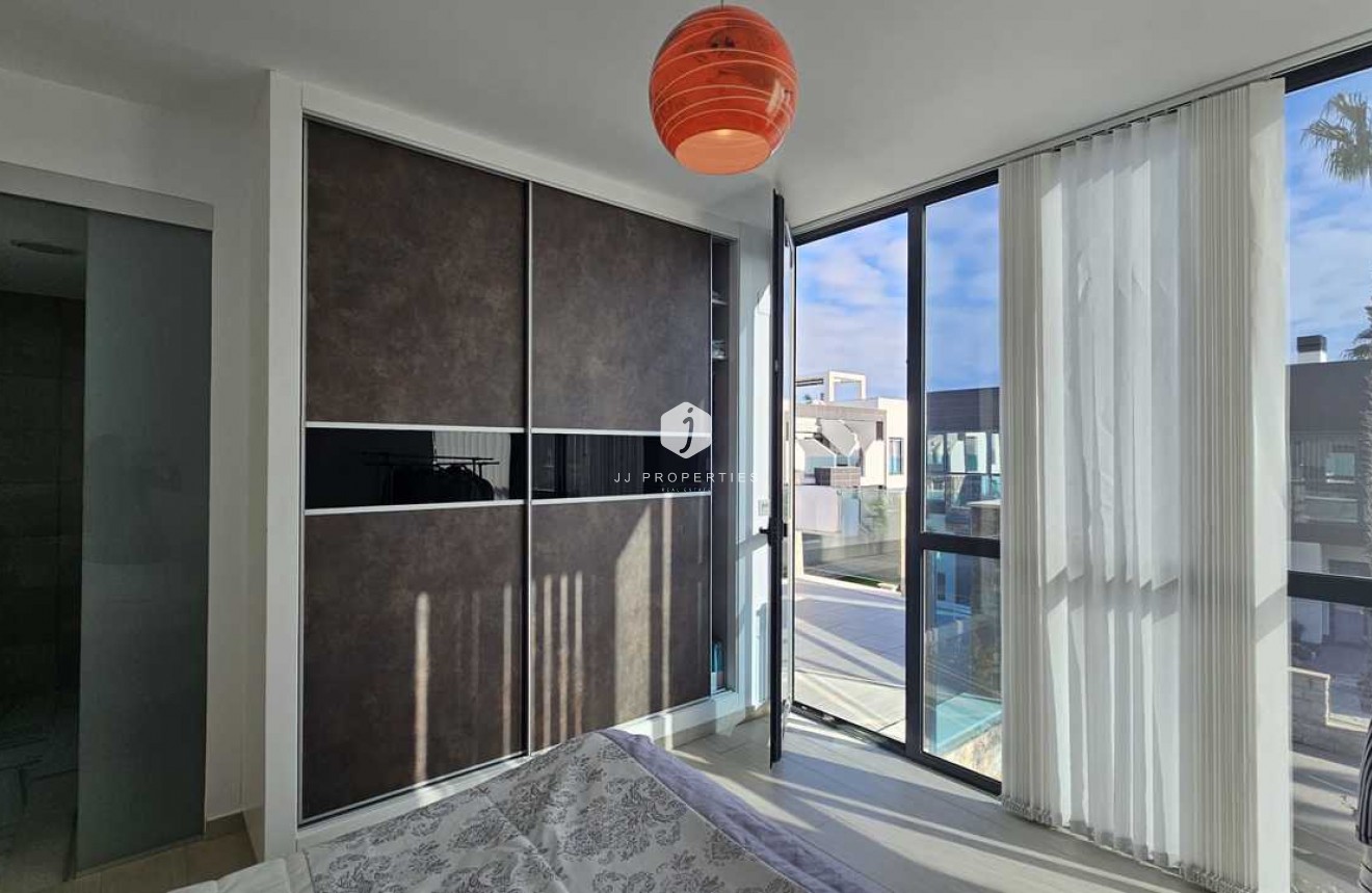 D'occasion - Villa -
Cabo Roig - Costa Blanca