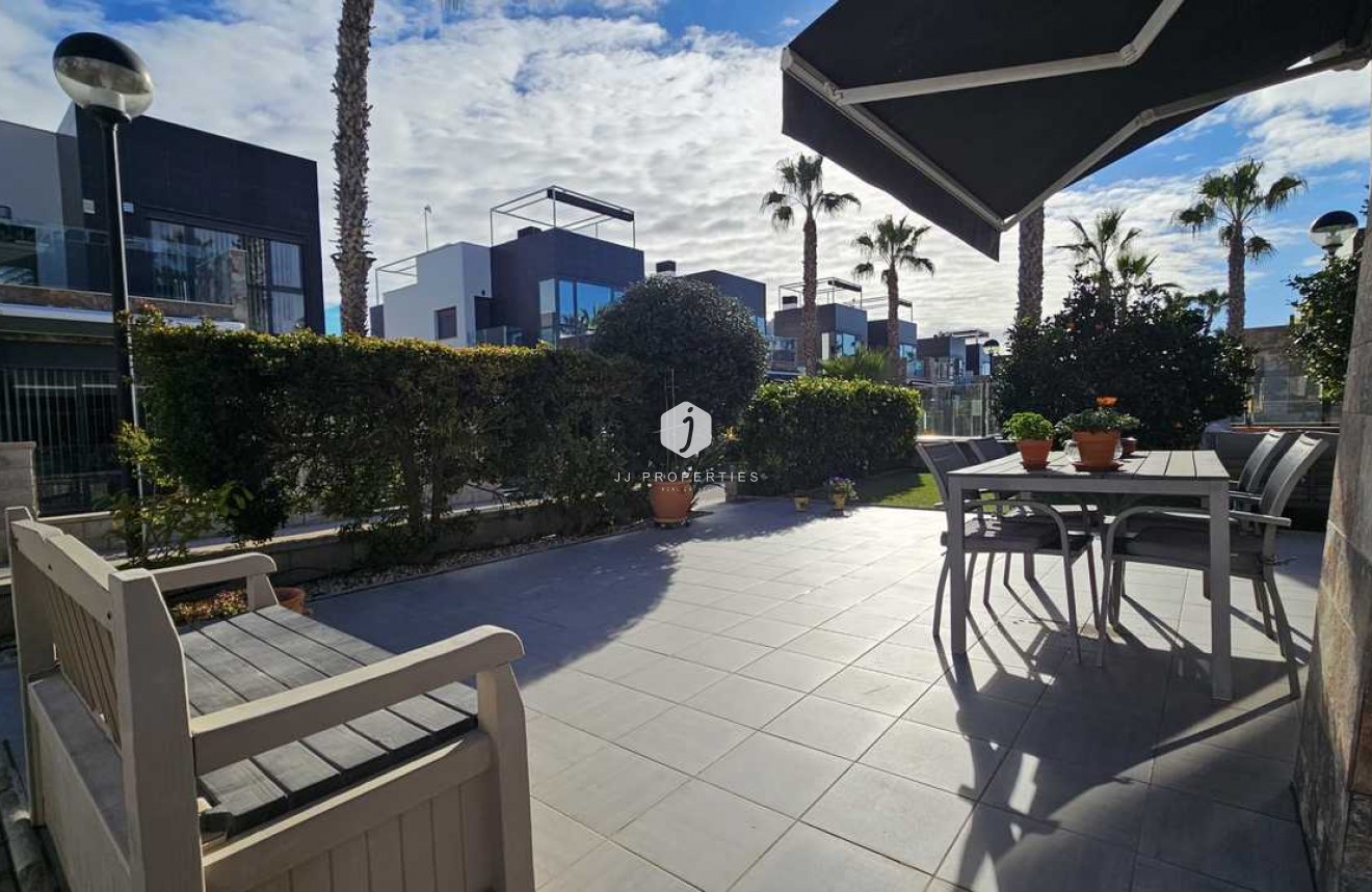 D'occasion - Villa -
Cabo Roig - Costa Blanca