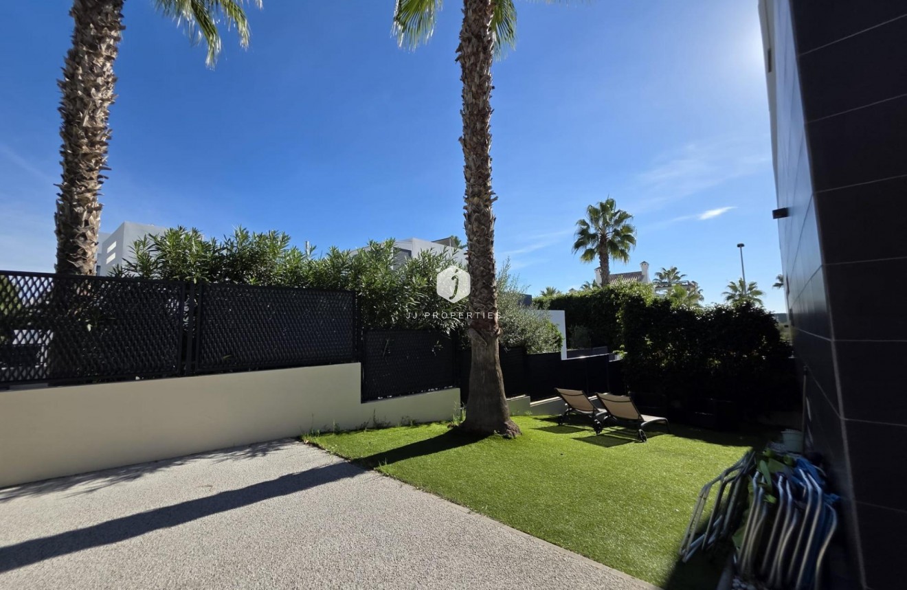 Resale - Villa -
Orihuela Costa - Villamartín
