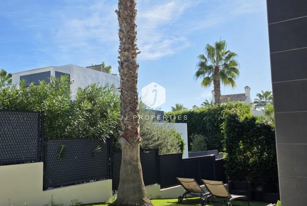 Resale - Villa -
Orihuela Costa - Villamartín