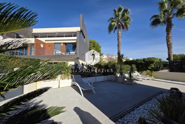 Resale - Villa -
Orihuela Costa - Villamartín