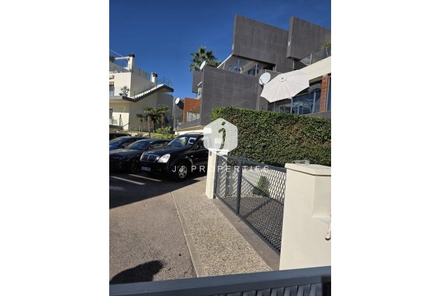 Resale - Villa -
Orihuela Costa - Villamartín