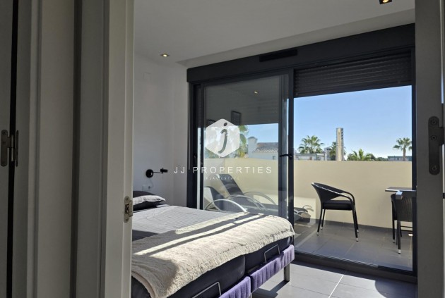 Resale - Villa -
Orihuela Costa - Villamartín