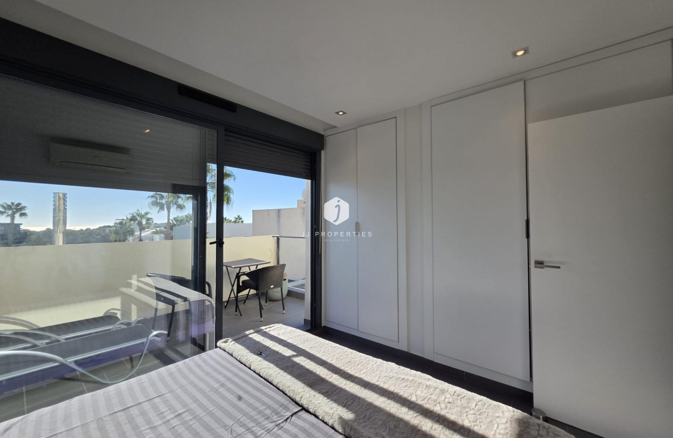 Resale - Villa -
Orihuela Costa - Villamartín