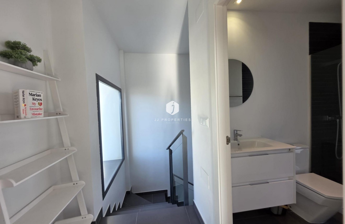 Resale - Villa -
Orihuela Costa - Villamartín