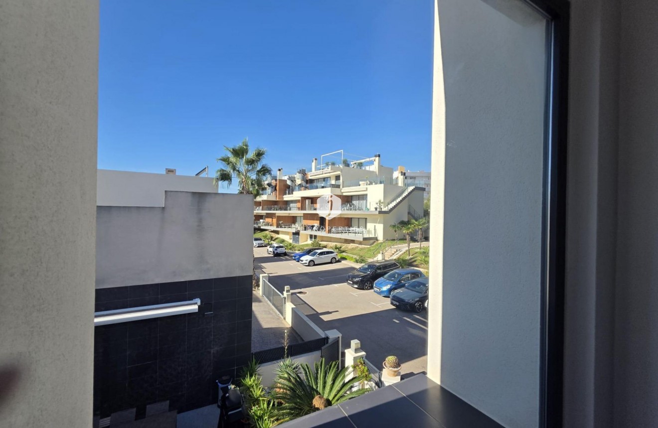 Resale - Villa -
Orihuela Costa - Villamartín