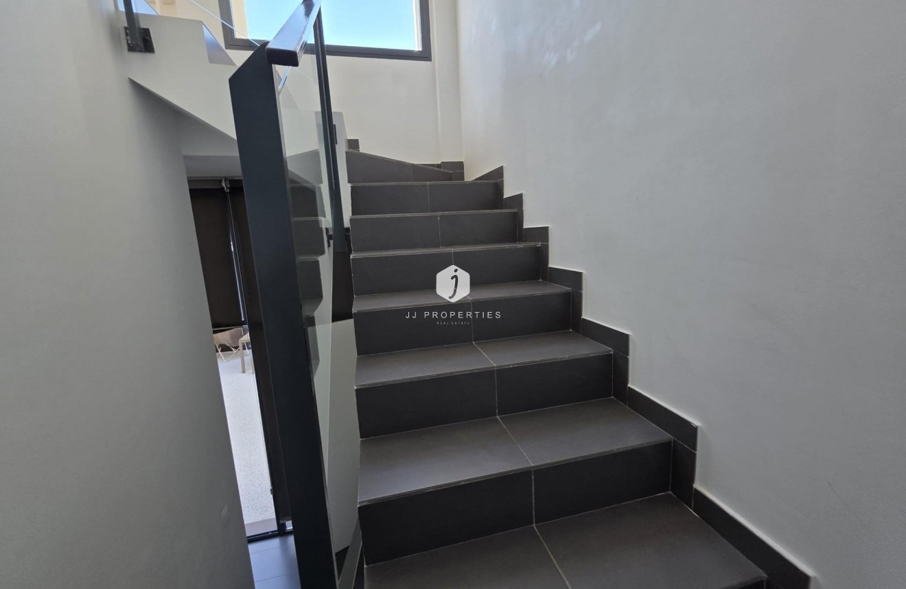 Resale - Villa -
Orihuela Costa - Villamartín