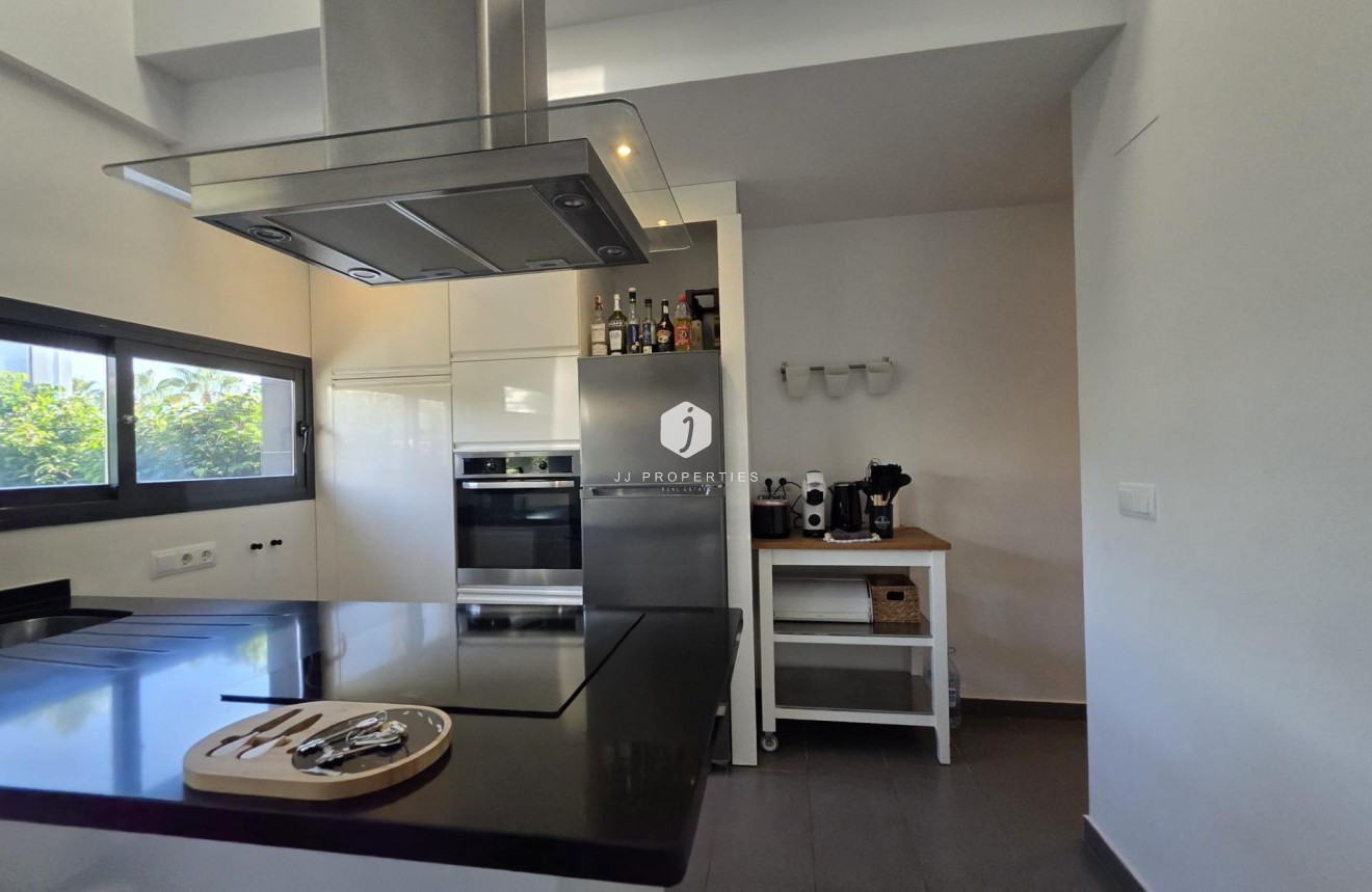 Resale - Villa -
Orihuela Costa - Villamartín
