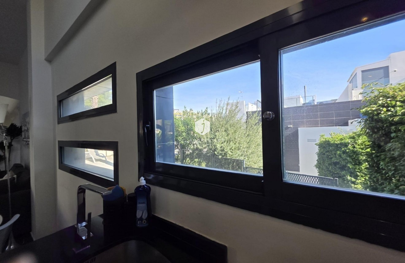 Resale - Villa -
Orihuela Costa - Villamartín