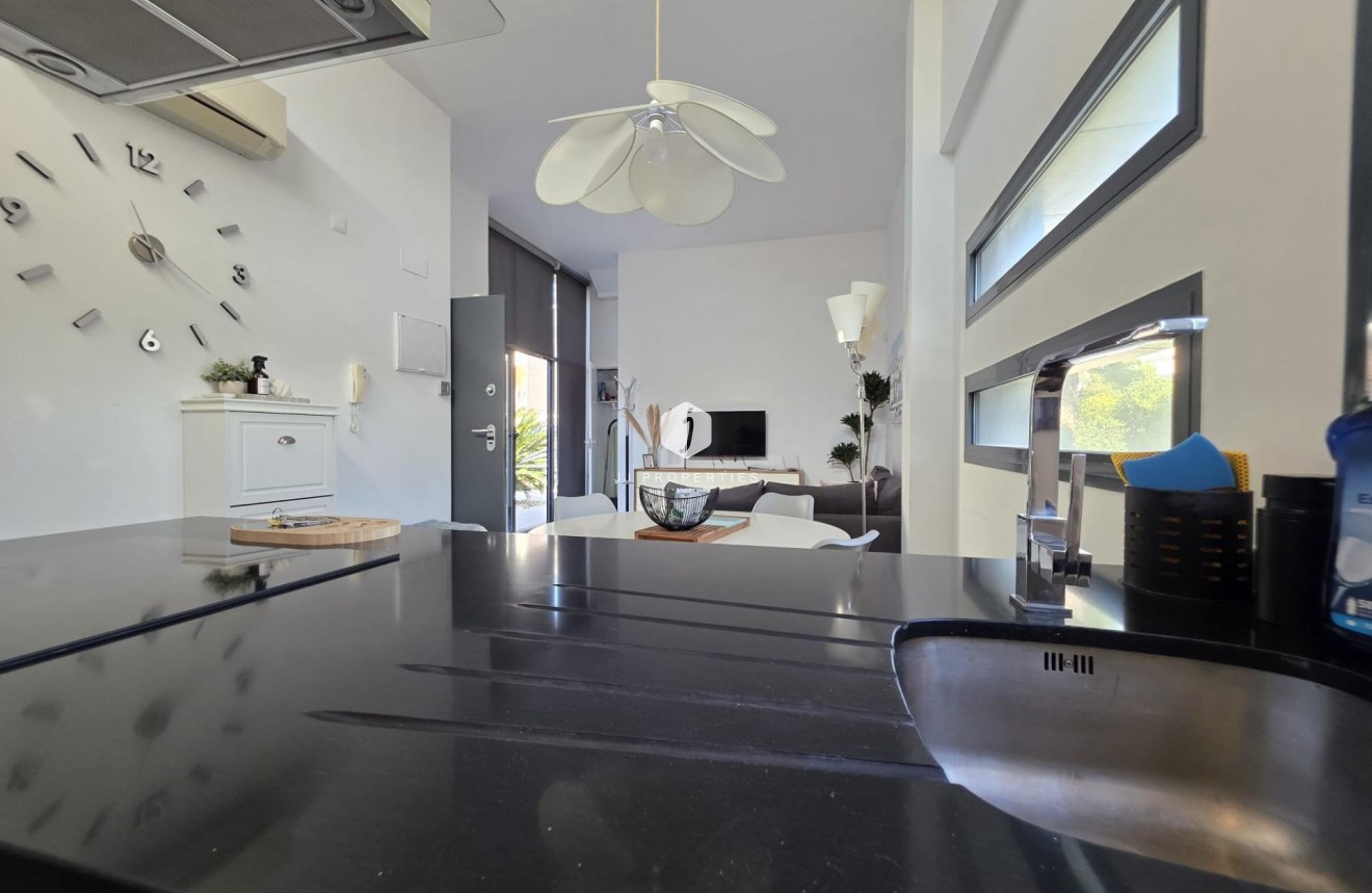 Resale - Villa -
Orihuela Costa - Villamartín