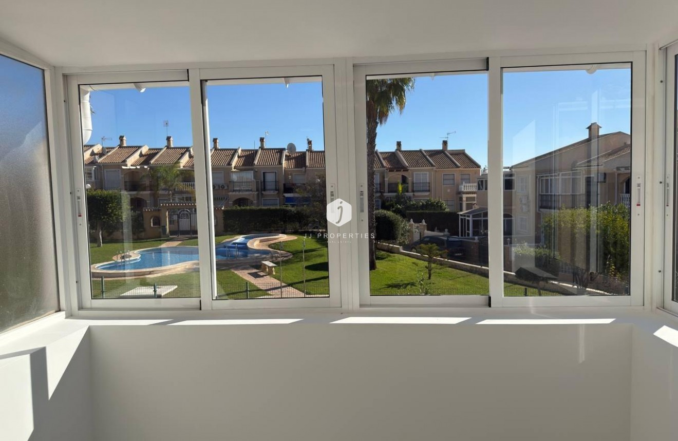 Resale - Chalet -
Torrevieja - aguas nuevas