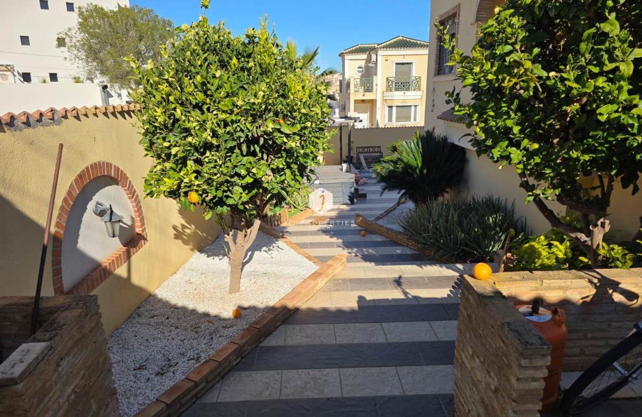 Resale - Villa -
Orihuela Costa - Villamartín-las Filipinas