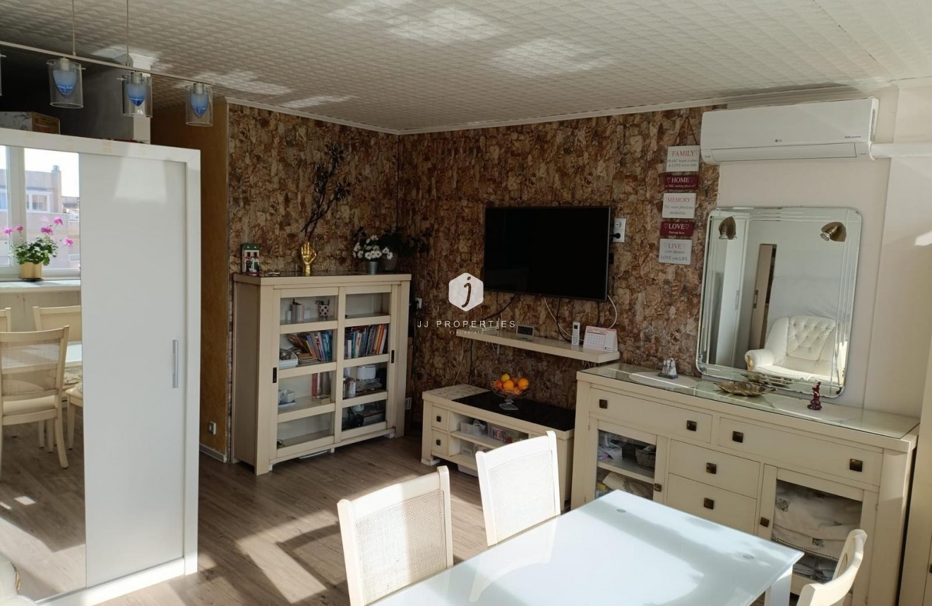 Z drugiej ręki - Mieszkanie w bloku -
Torrevieja