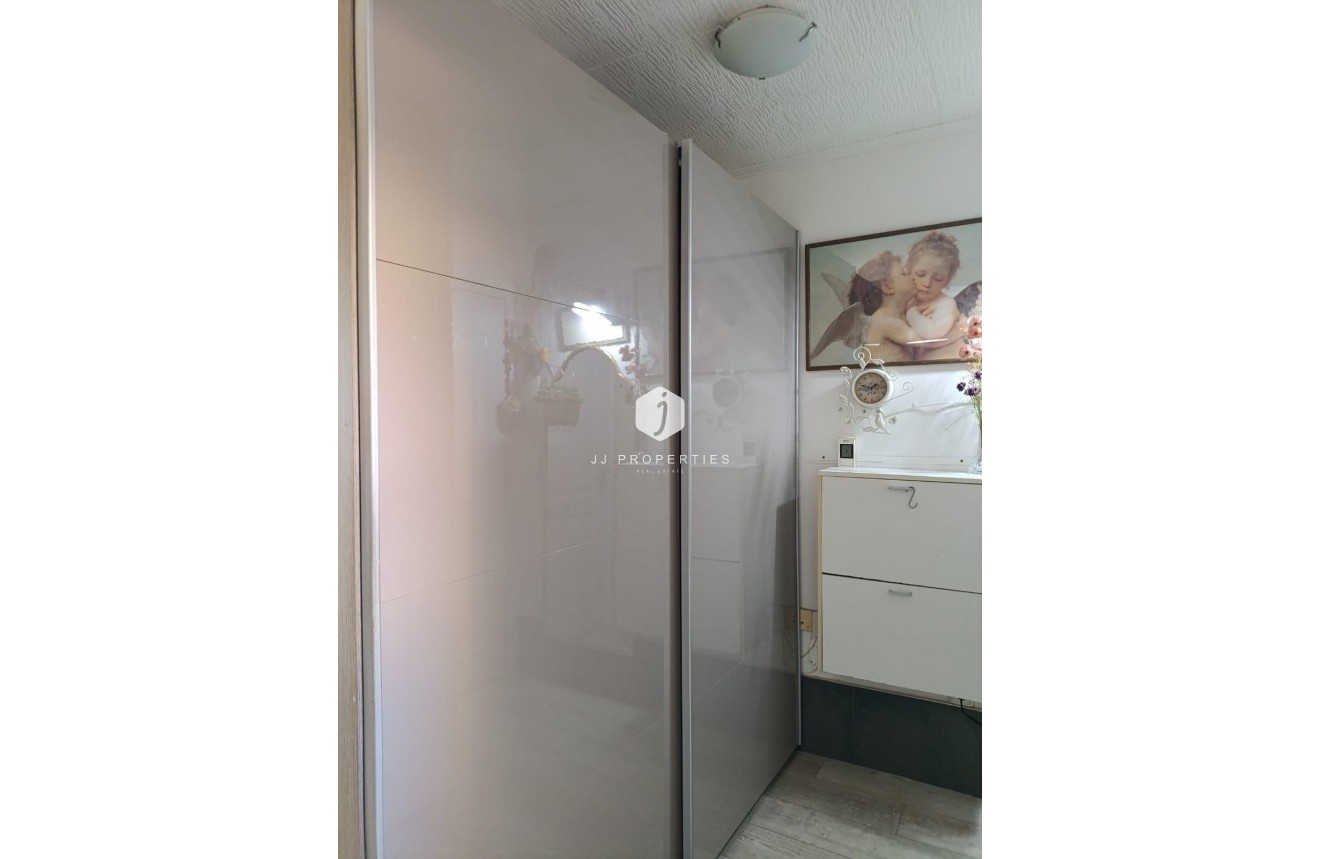 Z drugiej ręki - Mieszkanie w bloku -
Torrevieja