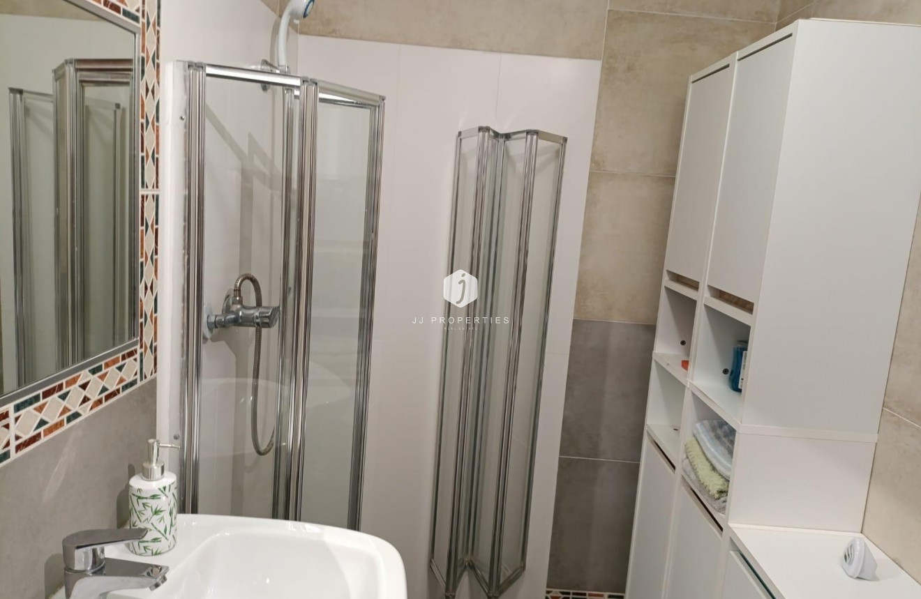 Z drugiej ręki - Mieszkanie w bloku -
Torrevieja