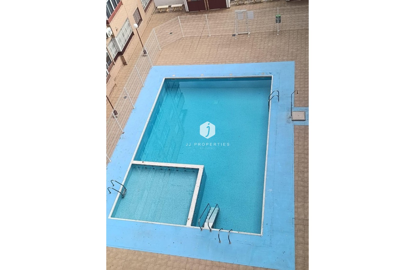 Z drugiej ręki - Mieszkanie w bloku -
Torrevieja