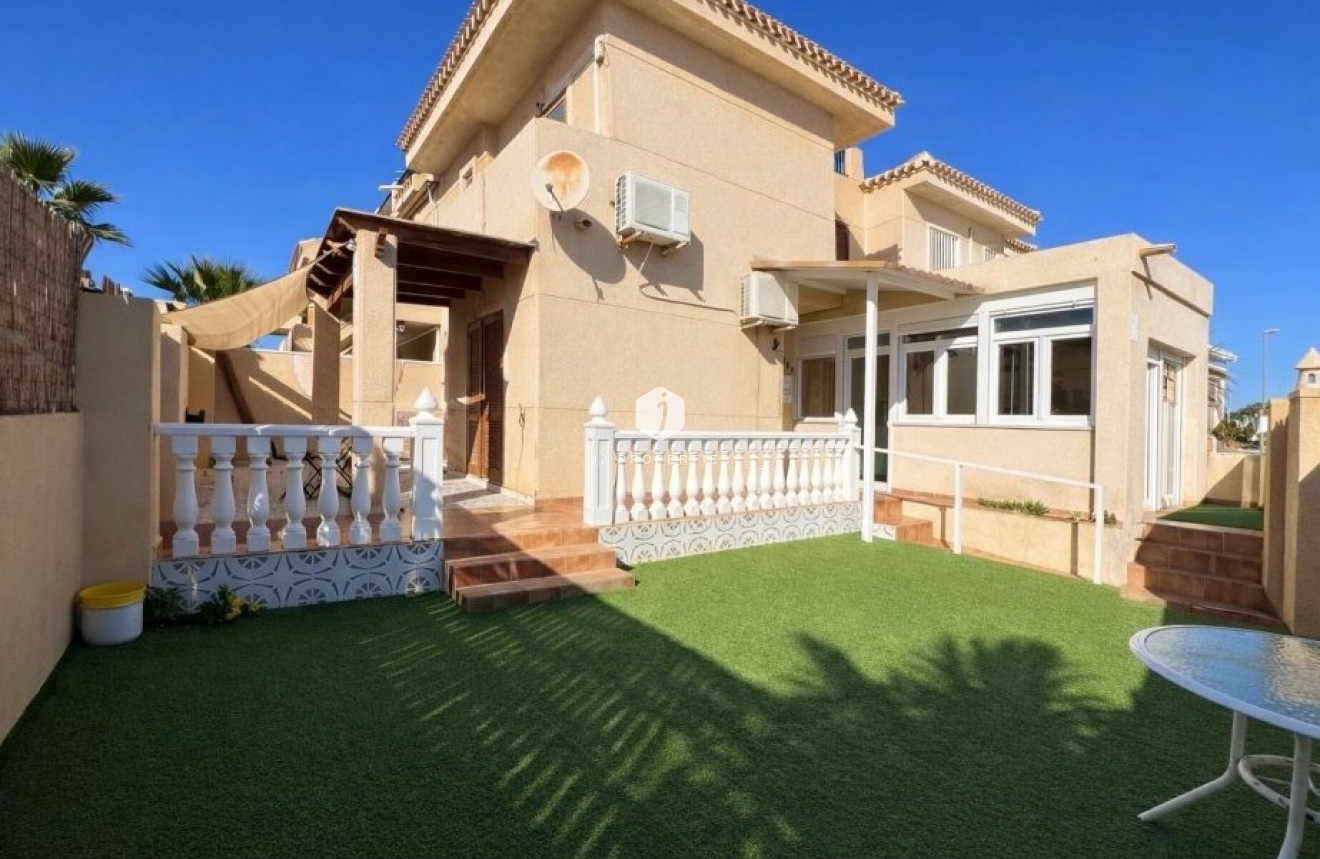 Resale - Chalet -
Orihuela Costa - Costa Blanca