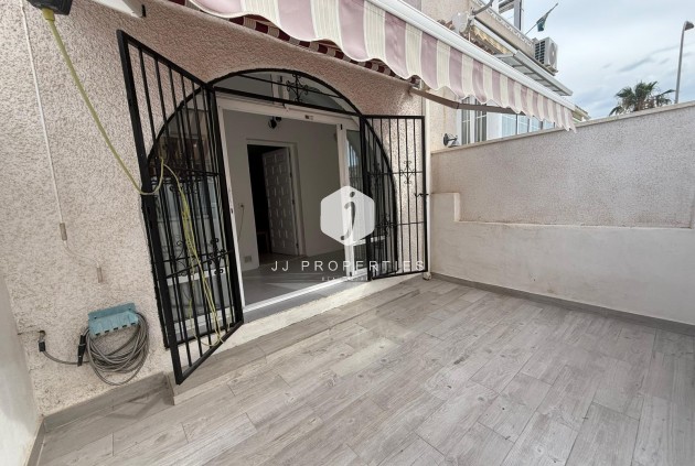 Resale - Chalet -
Torrevieja - La Siesta - El Salado - Torreta