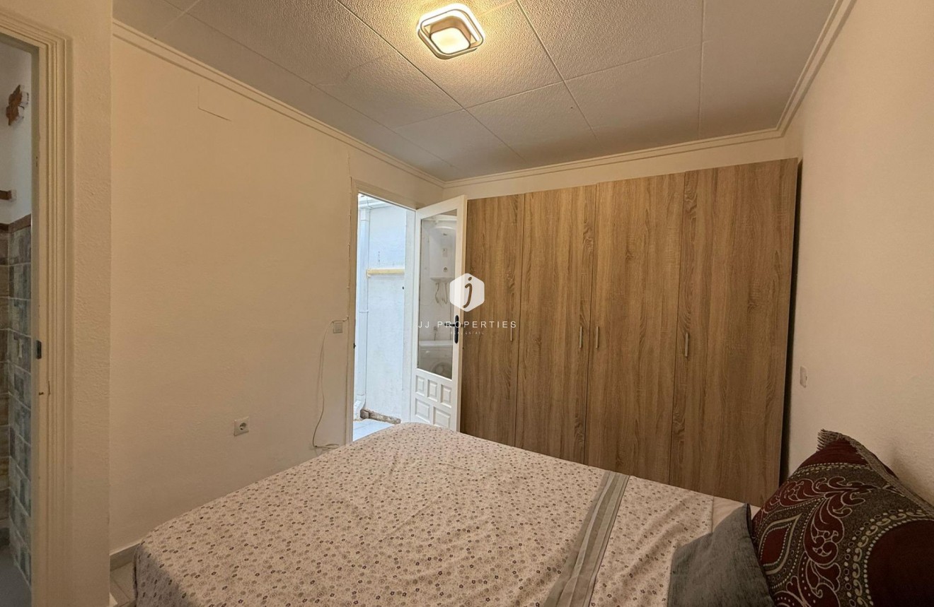 Resale - Chalet -
Torrevieja - La Siesta - El Salado - Torreta