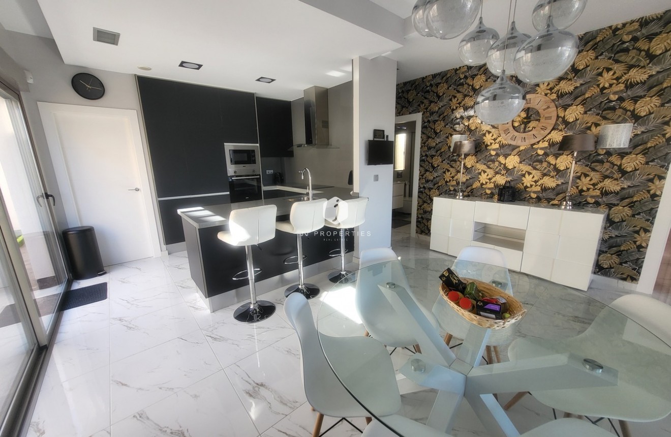 Resale - Villa -
Orihuela Costa - Costa Blanca