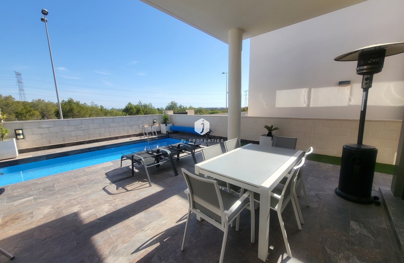 Resale - Villa -
Orihuela Costa - Costa Blanca