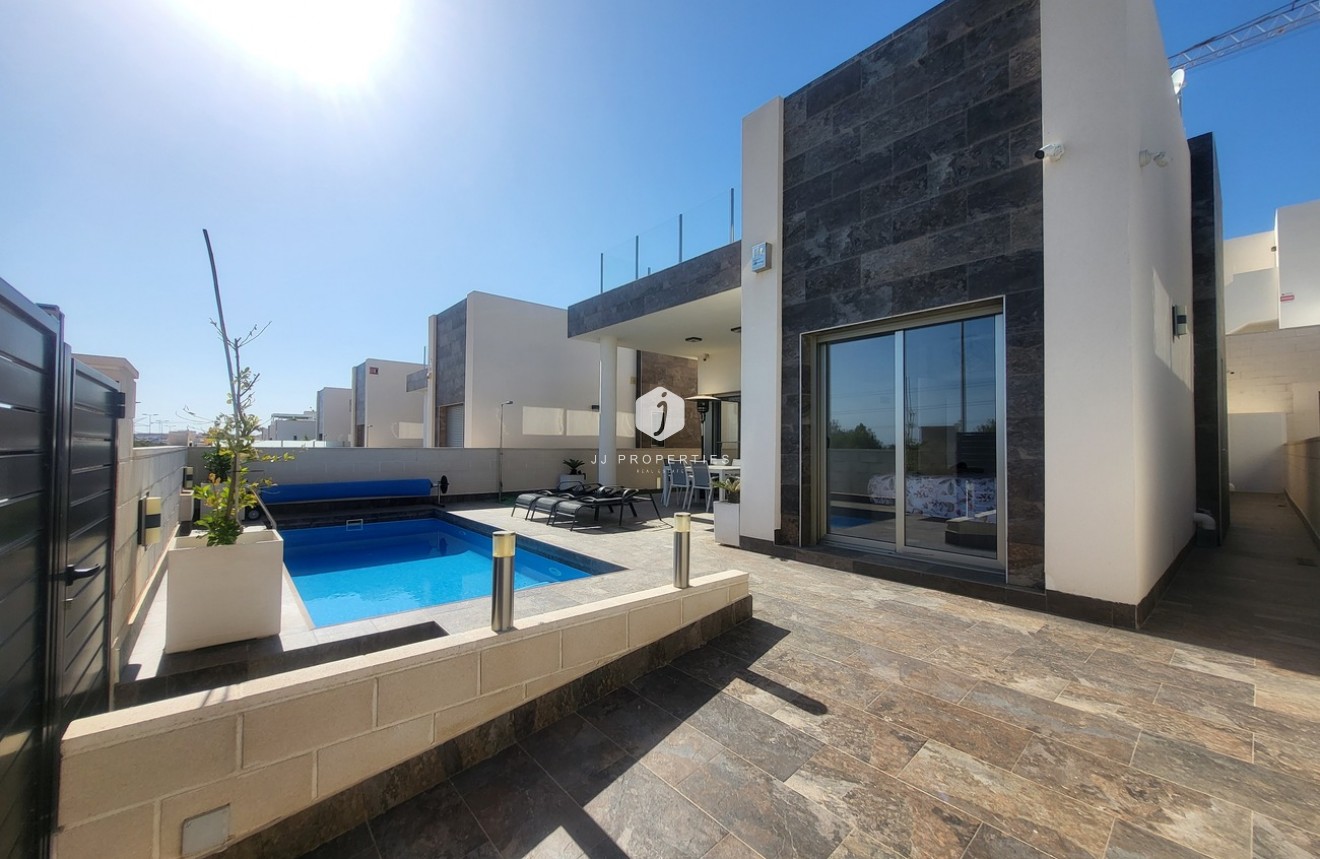 Resale - Villa -
Orihuela Costa - Costa Blanca