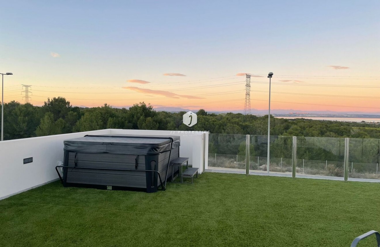 Resale - Villa -
Orihuela Costa - Costa Blanca