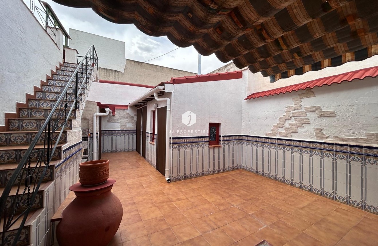 Resale - Villa -
Jacarilla - Inland