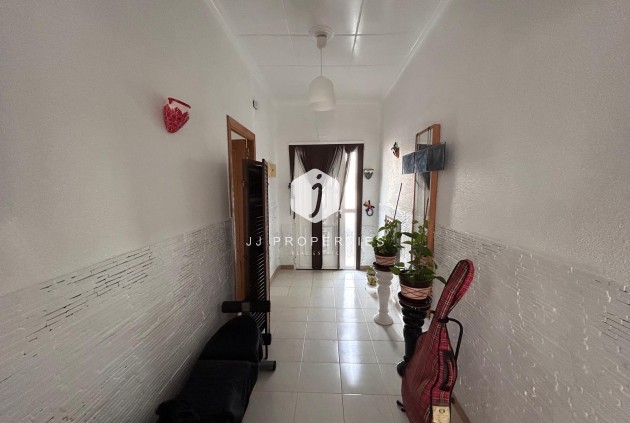 Resale - Villa -
Jacarilla - Inland