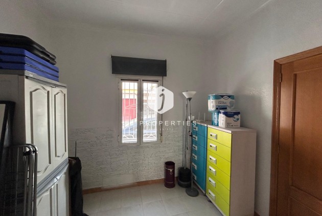 Resale - Villa -
Jacarilla - Inland