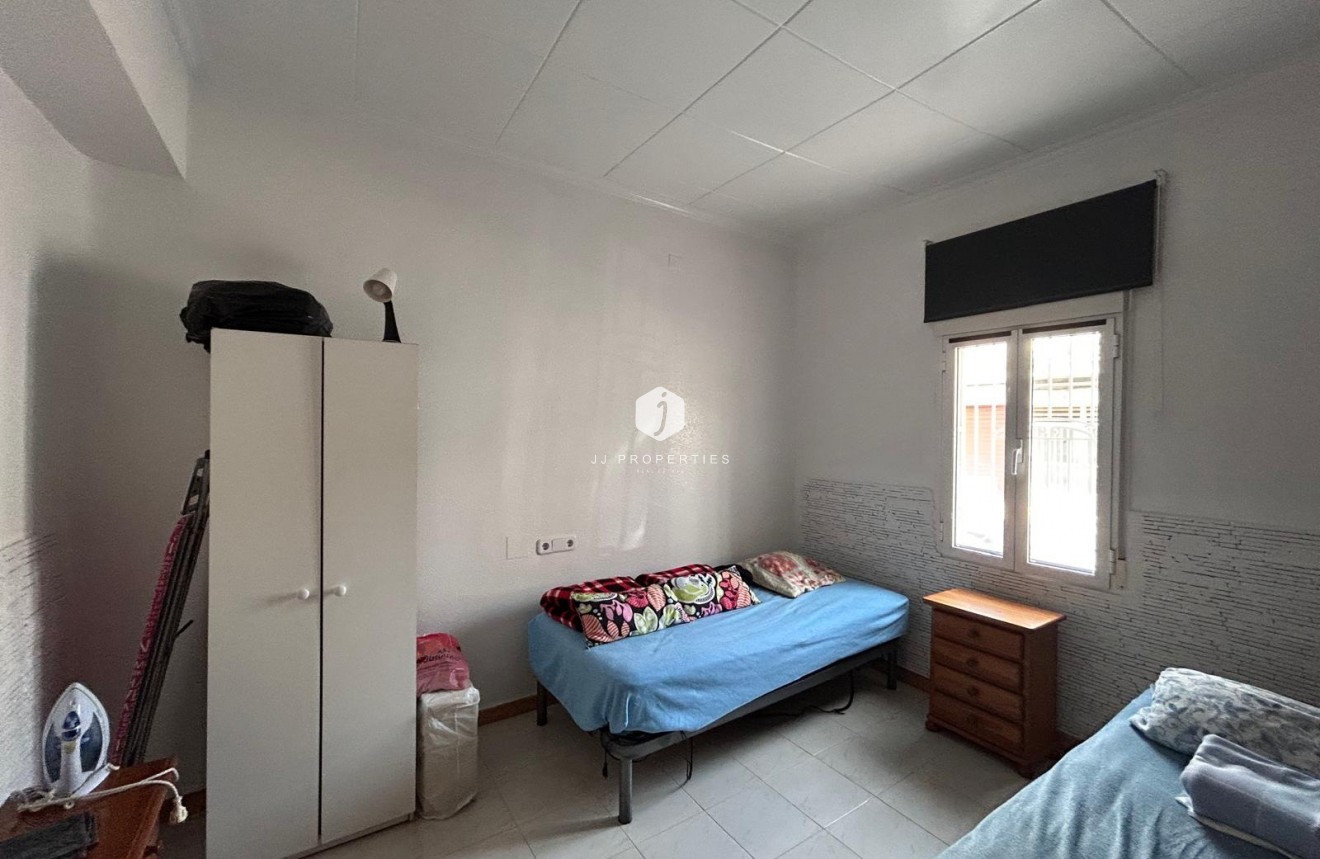 Resale - Villa -
Jacarilla - Inland