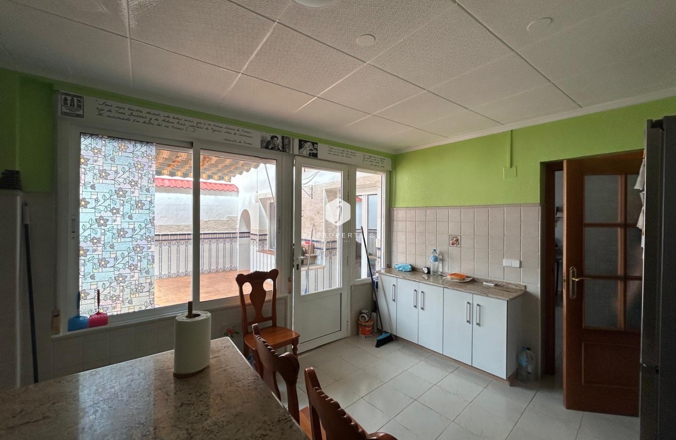 Resale - Villa -
Jacarilla - Inland