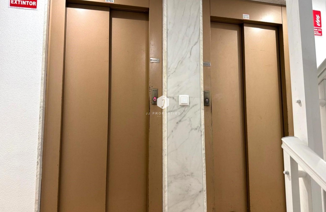 Resale - Apartment / flat -
Torrevieja - Playa del Cura