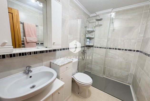 Resale - Apartment / flat -
Los Balcones - Costa Blanca