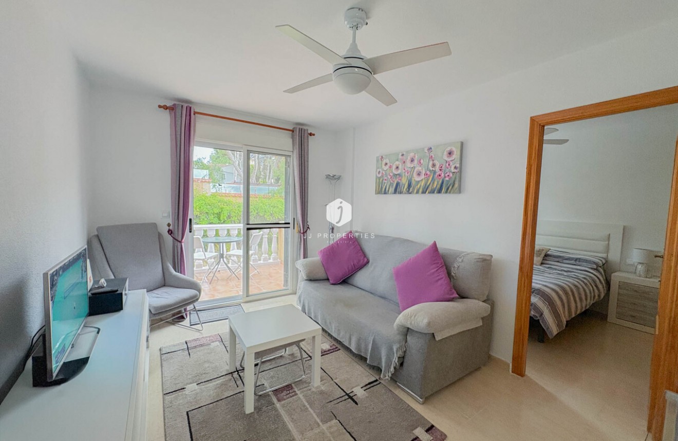 Resale - Apartment / flat -
Los Balcones - Costa Blanca